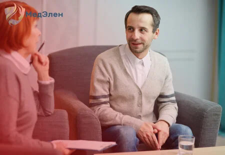 мужчина на приеме терапевта